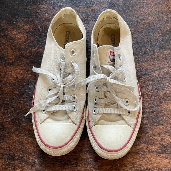 Converse Shoes - White Converse Size 8 in Women’s